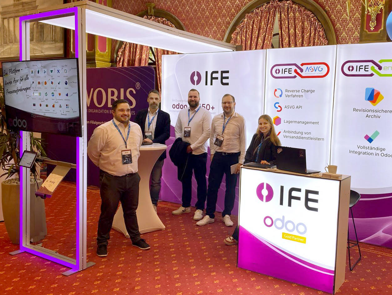 Mitarbeiter der IFE auf einer Messe